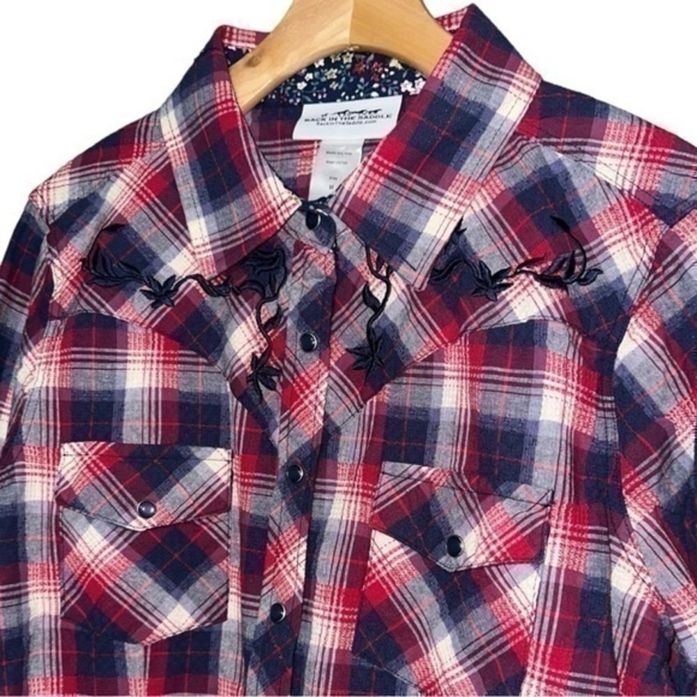 Back in the Saddle Women’s Size M Red White Blue Plaid Snap Up Embroidered Shirt